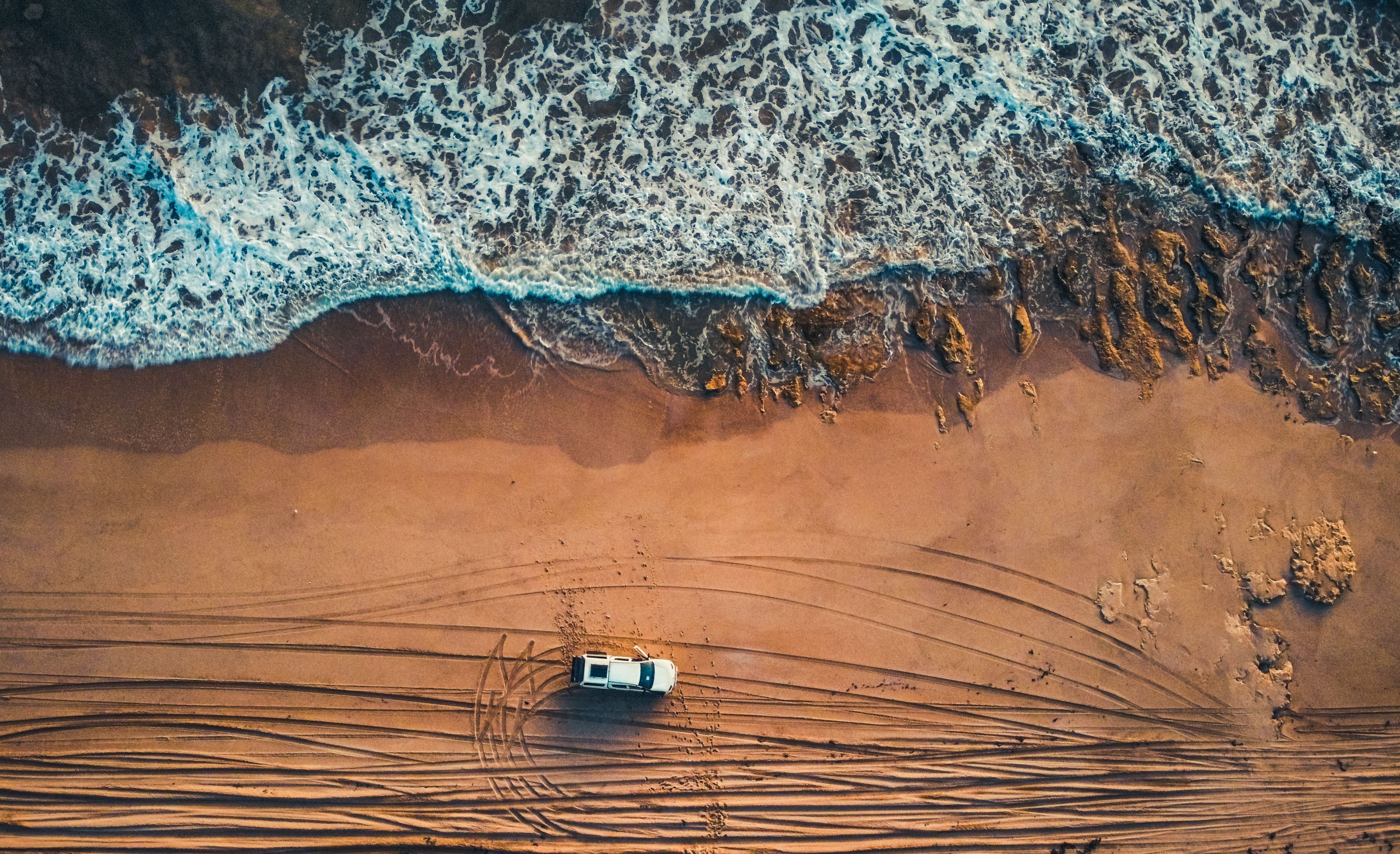 Carro na praia: 5 dicas de cuidados essenciais